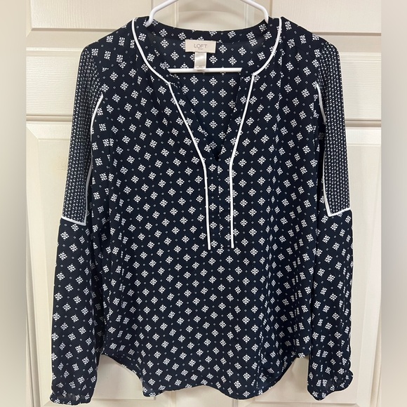 LOFT Tops - LOFT Women's Navy and White Geometric Blouse